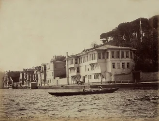 Gebäude entlang der Bucht von Tarabya, am Marmarameer, Türkei