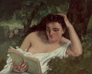 Eine junge Frau beim Lesen