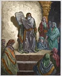 Esra der Schriftgelehrte liest dem Volk das Gesetz vor - Gravur in „Die illustrierte Bibel“ von Gustave Doré - Gravur aus „Die Doré-Bibel“