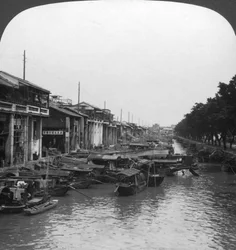 Der überfüllte Kanal, von der Englischen Brücke, Kanton, China, 1901