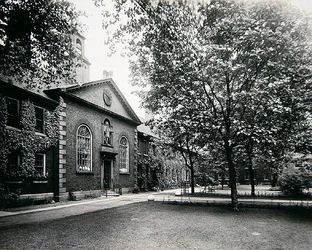 Die Eisenwaren-Almshäuser, Kingsland Road, Shoreditch, ca. 1910