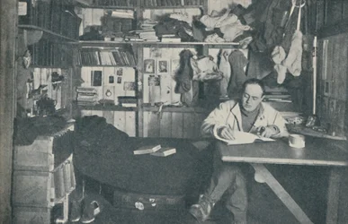 Captain R. F. Scott, R.N., schreibt in sein Tagebuch, ca. 1911 (1936)