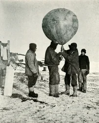 Dr. Simpson lässt einen Ballon steigen, 1911, 1913