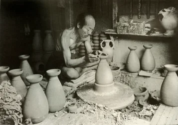 Der Töpfer an seiner Drehscheibe, 1910