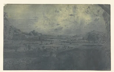 Bergtal mit eingezäunten Feldern