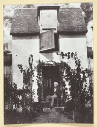 Bayard, vor seinem Haus