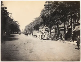 Omnibus auf einem Boulevard in Paris, ca. 1890