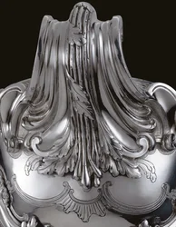 Detail einer Louis XV Terrine, Deckel und Einsatz (Detail)