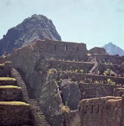 Ruinen der Terrassenbauten der Zitadelle in Machu Picchu