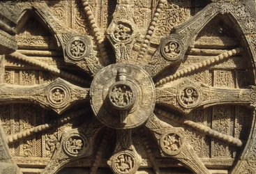 Wagenrad am Sockel des Surya-Tempels