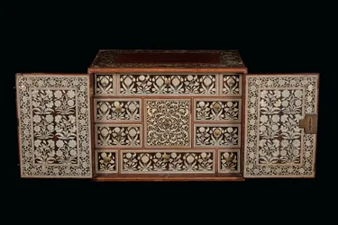 Mughal-Schrank, Gujarat oder Sindh, Westindien