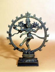 Shiva tanzt im Feuerkreis und zertritt den Geist des Bösen. 18. Jahrhundert. Mailand