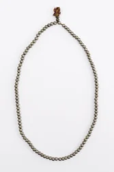 Kette aus kleinen Perlen