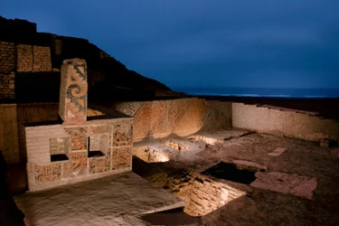 Nachtszenen in El Brujo des „Rinconcito Gringo“, mit den vier Bestattungen, 2005