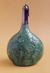 Grün glasierte Flasche, wahrscheinlich aus Isfahan