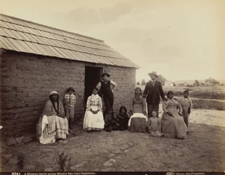 Eine mexikanische Familiengruppe, Mission San Juan Capistrano, Kalifornien