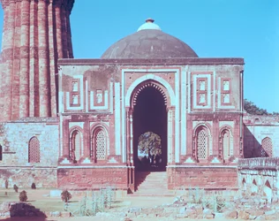 Alai Darwaza, erbaut von Ala-ud-din Khalji, 1311