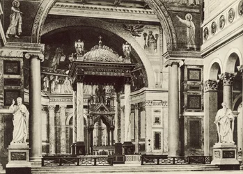 Innenansicht der Paulusbasilika