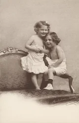 Zwei lachende Kinder