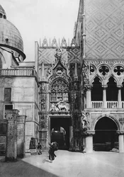 Venedig, Porta della Carta