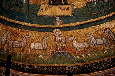 Apsismosaik mit Christus als Osterlamm und Schafen (Mosaik)