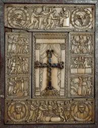 Evangelische Abdeckung bekannt als „Dittico delle cinque parti“ (Diptychon der fünf Teile) in Elfenbein dekoriert Episoden der Göttlichkeit des Rechts. 5. Jahrhundert