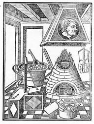 Innenansicht einer Metallurgie-Werkstatt. Gravur aus „Voarchadumia contra alchimiam ars distincta ab archimia et sophia..“ von Giovanni Agostino Pantheo (1517-1535)