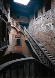 Innenansicht der Burg der Grafen Guidi oder Palazzo Pretorio