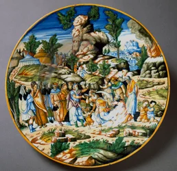 Mose lässt Wasser aus dem Felsen hervorquellen und gibt dem Volk Israel zu trinken. Keramikteller, hergestellt in Urbino in der Werkstatt Fontana, Italien. Um 1560, Florenz, Museo Nazionale del Bargello