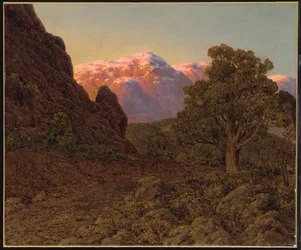 Sonnenaufgang über dem Berg