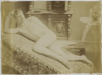 Studie eines liegenden männlichen Aktmodells im Atelier von Jacques de Lalaing