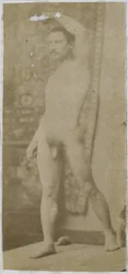 Studie eines männlichen Aktmodells, aufrecht stehend und schräg von vorne gesehen, im Atelier von Jacques de Lalaing