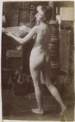 Studie eines weiblichen Aktmodells, schräg von hinten gesehen, im Atelier von Jacques de Lalaing