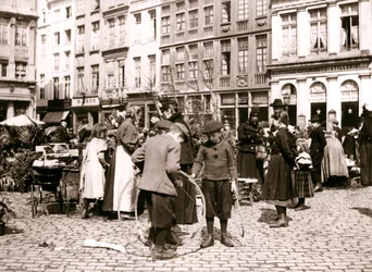 Jungen mit Reifen auf einem Markt, Rotterdam, 1898