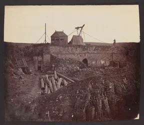 „Überreste des Malakow-Turms“. [Krimkrieg. Ruinen des Forts Malakow mit Geschützstellung nach der Eroberung Sewastopols durch französische, britische und türkische Truppen]