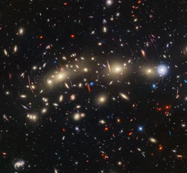 MACS 0416 (Hubble ACS und WFC3 + Webb NIRCam Bild)