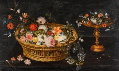 Stillleben mit Blumen in einem Korb und einer vergoldeten Tazza