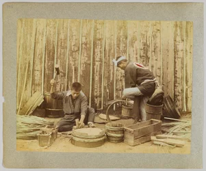 Fassherstellung, Japan (handkoloriertes s/w Foto)