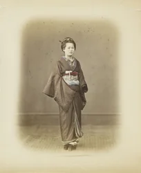 Japanische Frau in traditioneller Kleidung