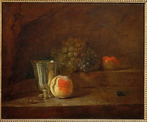 Ein silberner Kelch, Trauben, ein Apfel