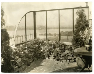 Garten von Frau Regina Jais, ca. 1936-37