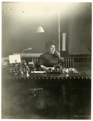 Frau Chas Netcher aus Chicago, Besitzerin eines der größten Geschäfte The Boston Store dort. Sie ist jetzt wieder verheiratet, finde ihre Namensänderung Mollie Alpiner Netcher Newbury, ca. 1905-18