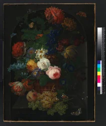 Ein Korb mit Blumen und Früchten