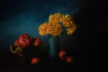 Granatäpfel und Goldene Chrysanthemen