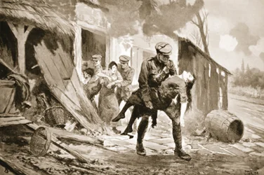Gunner Rafferty trägt eine verwundete Frau in Sicherheit aus einem Bauernhaus, das beschossen wurde (Lithografie)