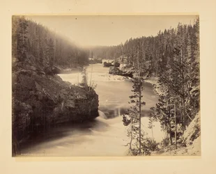 Stromschnellen des Yellowstone oberhalb der Wasserfälle