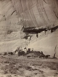 Ruinen der Klippenwohnungen, Cañon de Chelly, Arizona, ca. 1879-1881