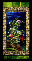 Fenster: Pfingstrosen im Wind, möglicherweise 1889/überarbeitet bis 1908