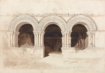 Bögen auf der Westseite des Kreuzgangs von Saint. Georges de Bocherville, in der Nähe von Rouen, Normandie