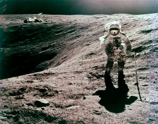 Astronaut Charles Duke an der Descartes-Landestelle, Apollo 16 Mission, April 1972